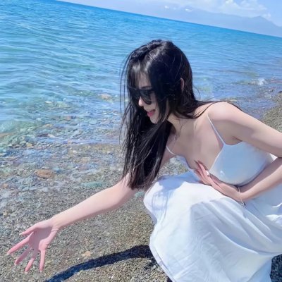 榆木湖边的房子封面